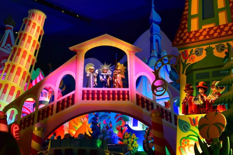 it's a small world holiday disneyland paris