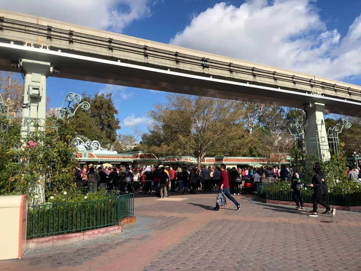 disneyland december 2018 entrance crowds