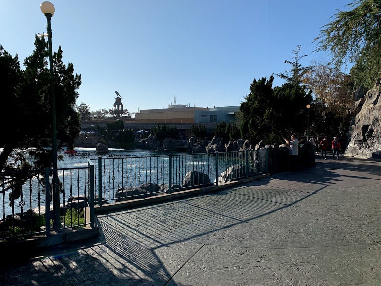 disneyland resort finding nemo submarine voyage