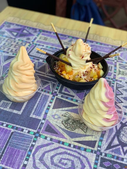 disneyland resort tropical hideaway food review dole whip swirl