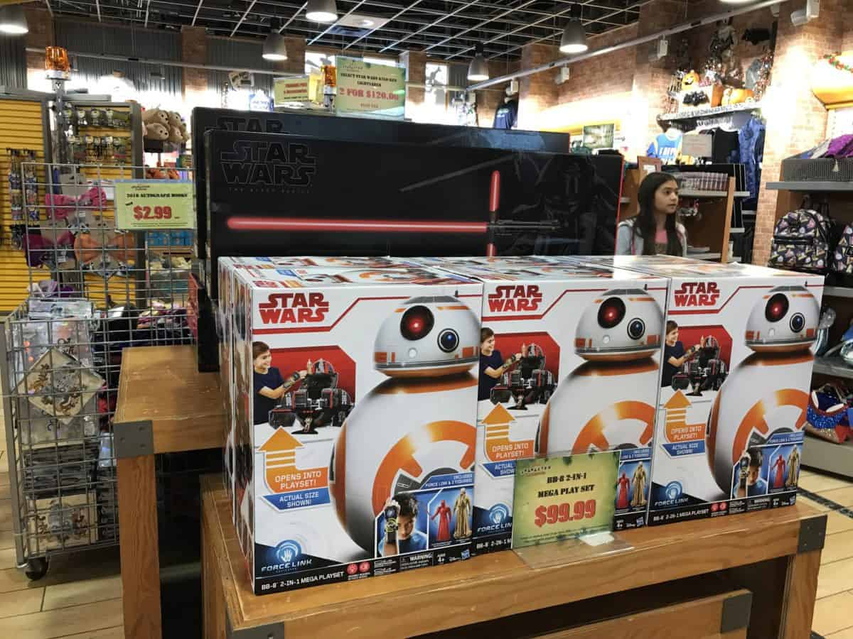 Icharacter warehouse dec 2018 bb8 kylo ren display