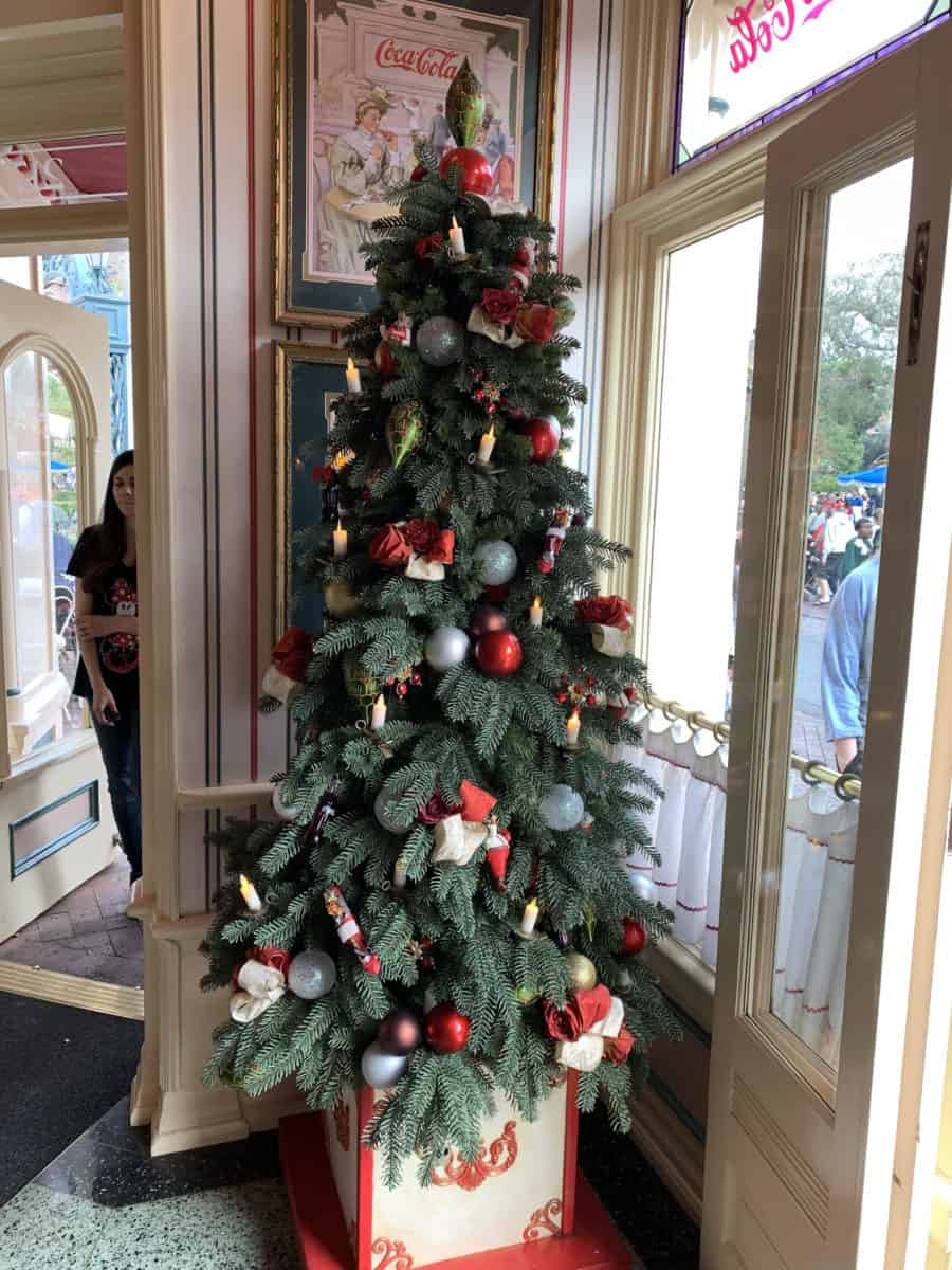 disneyland resort christmas tree