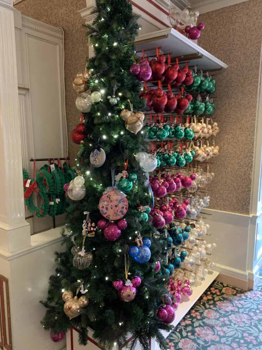 disneyland resort christmas tree