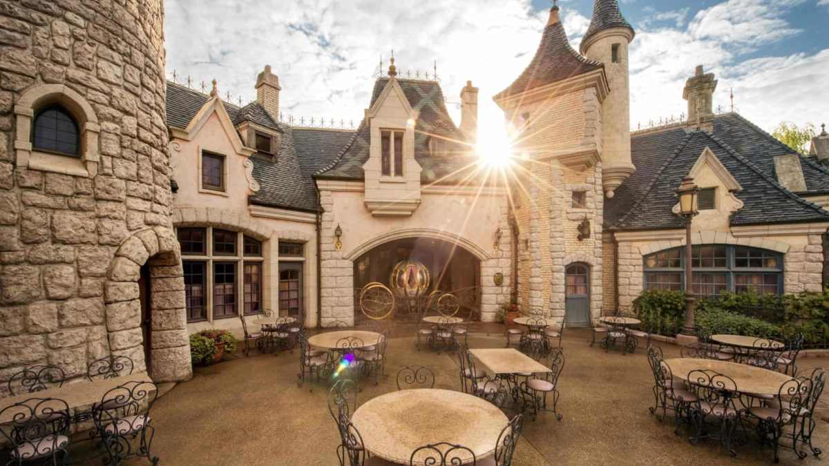 Auberge de Cindrillon Disneyland Paris Dining Character Breakfast