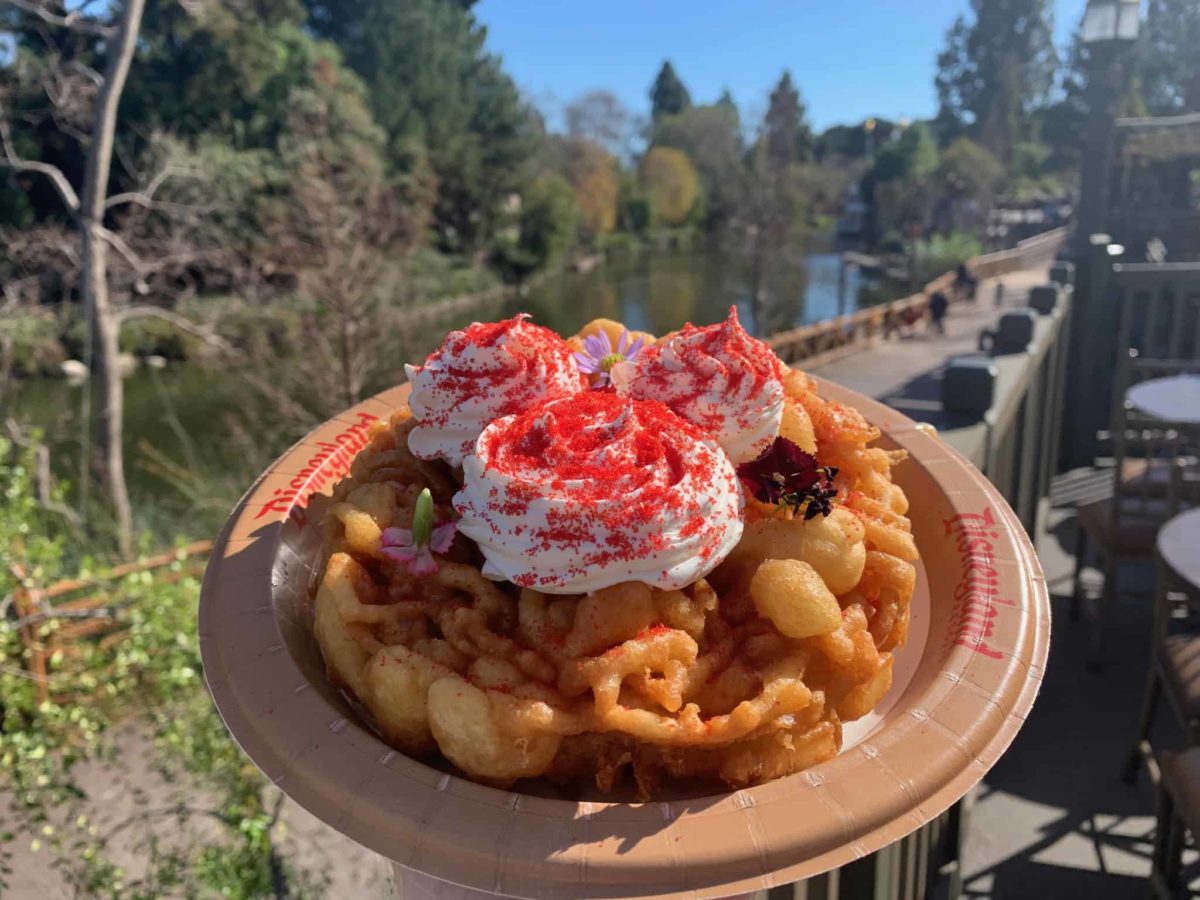 honey-to-love funnel cake hungry bear restaurant disneyland