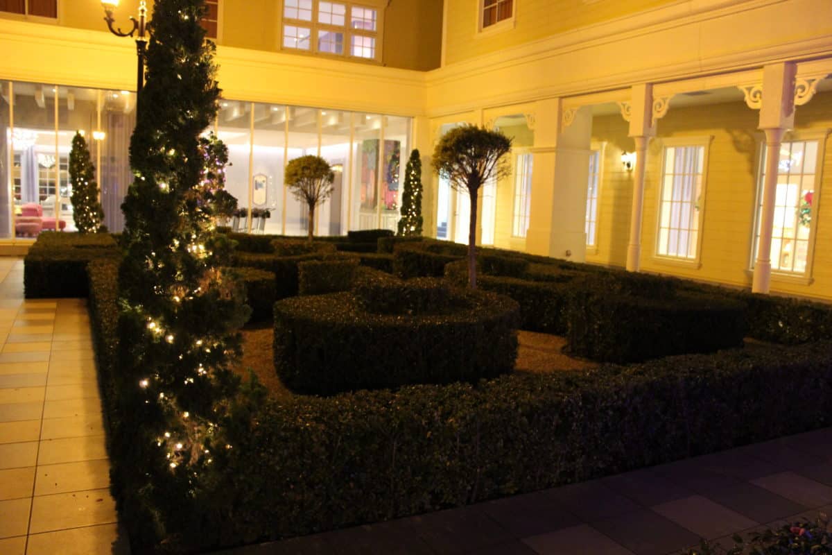 Tokyo Disney Celebration Wish hotel hedge maze