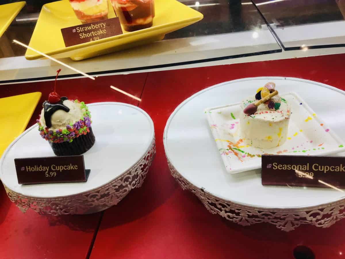 sunshine seasons vegan chik'n korma pineapple sundae cupcake vegan mini carrot loaf epcot dining review walt disney world