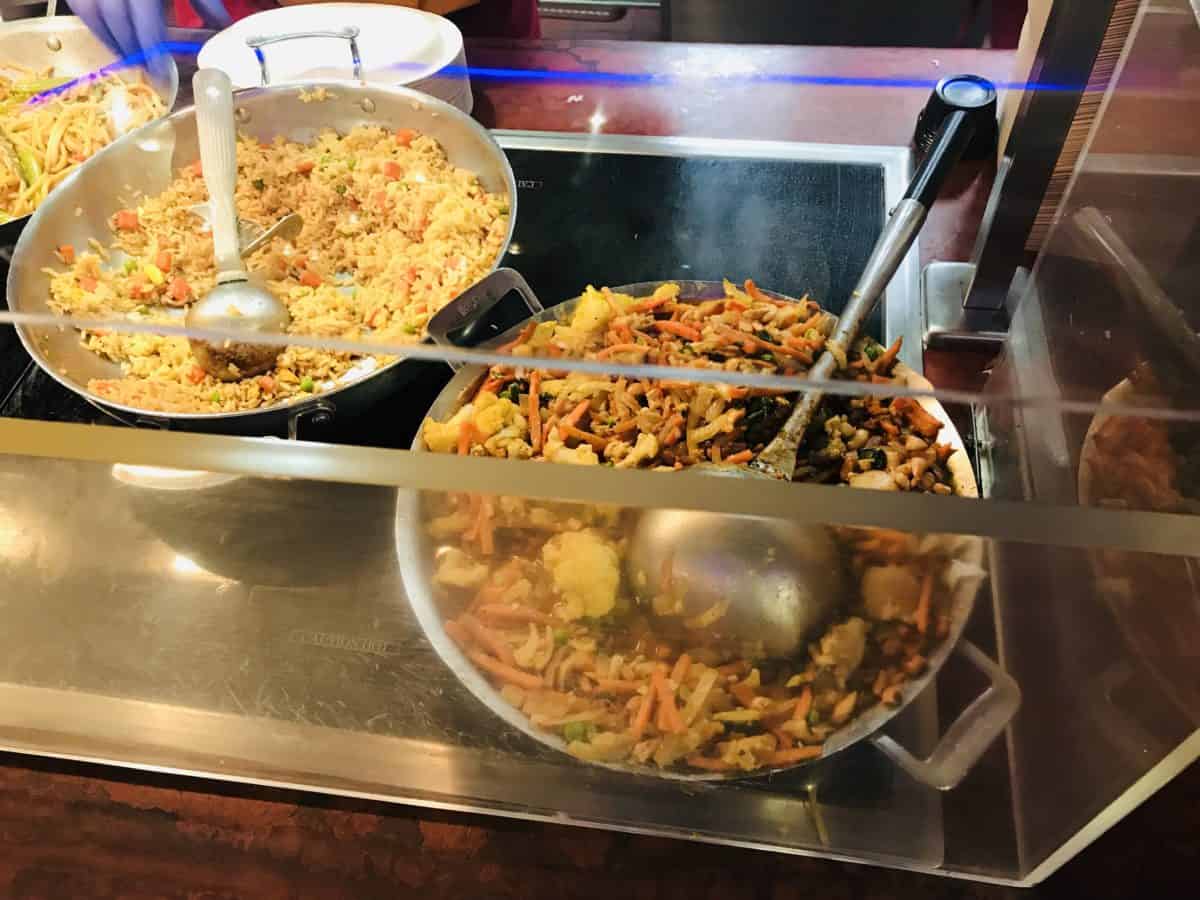 sunshine seasons vegan chik'n korma pineapple sundae cupcake vegan mini carrot loaf epcot dining review walt disney world