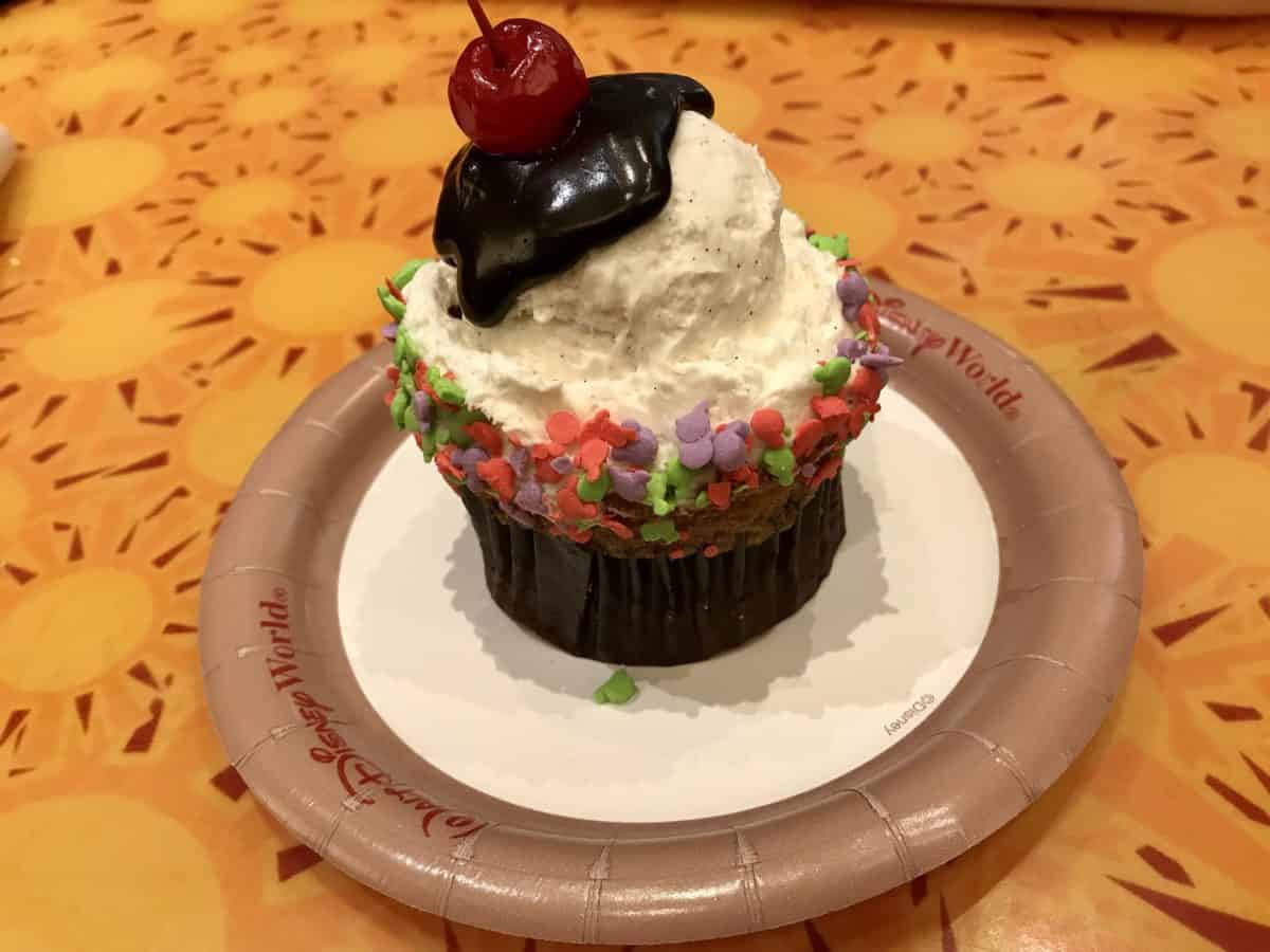 sunshine seasons vegan chik'n korma pineapple sundae cupcake vegan mini carrot loaf epcot dining review walt disney world