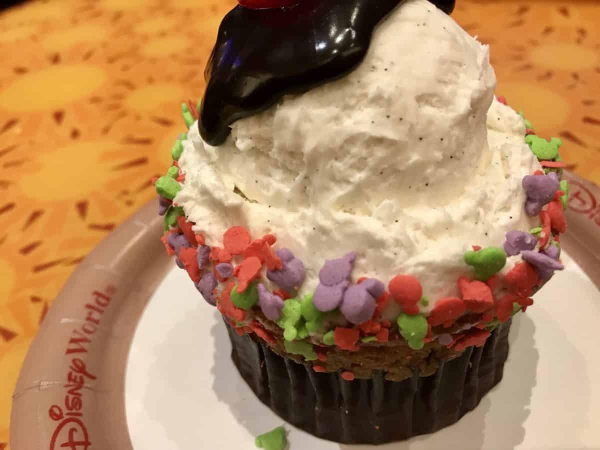 sunshine seasons vegan chik'n korma pineapple sundae cupcake vegan mini carrot loaf epcot dining review walt disney world