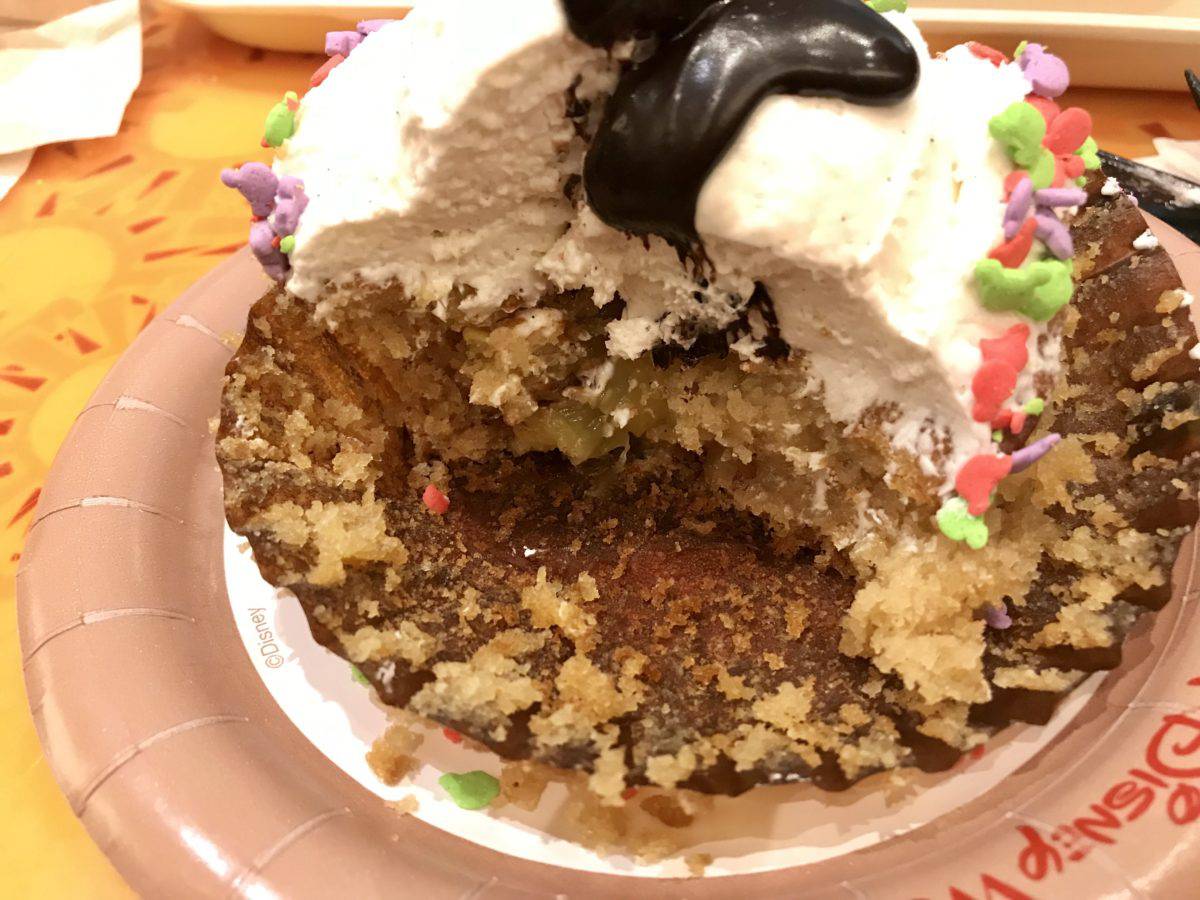 sunshine seasons vegan chik'n korma pineapple sundae cupcake vegan mini carrot loaf epcot dining review walt disney world