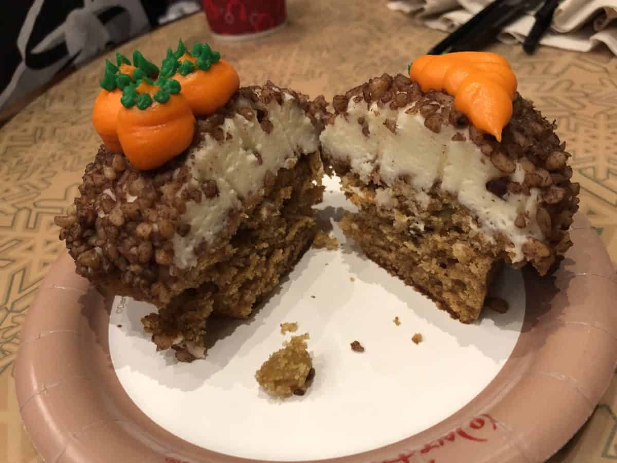 sunshine seasons vegan chik'n korma pineapple sundae cupcake vegan mini carrot loaf epcot dining review walt disney world