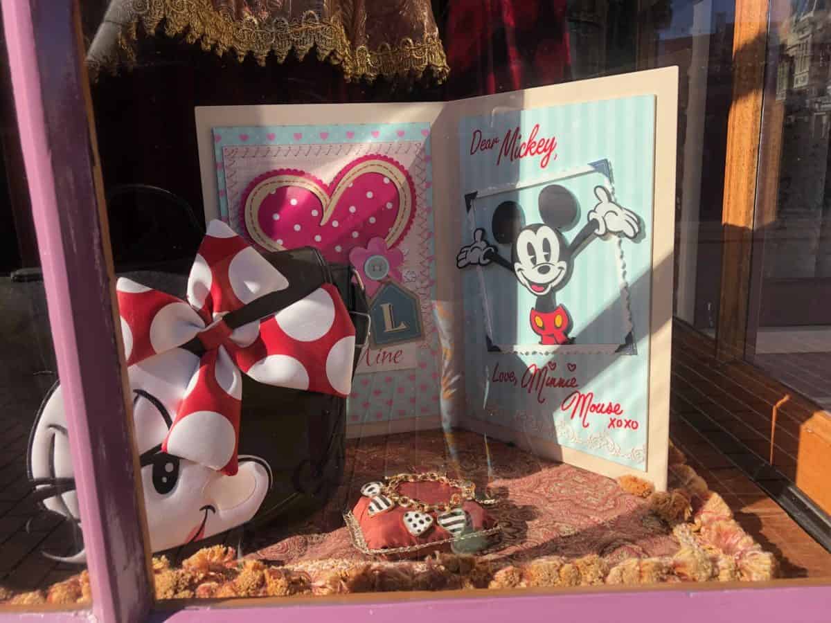 GUIDE Valentine's Month Specialty Foods Disneyland Resort 2019