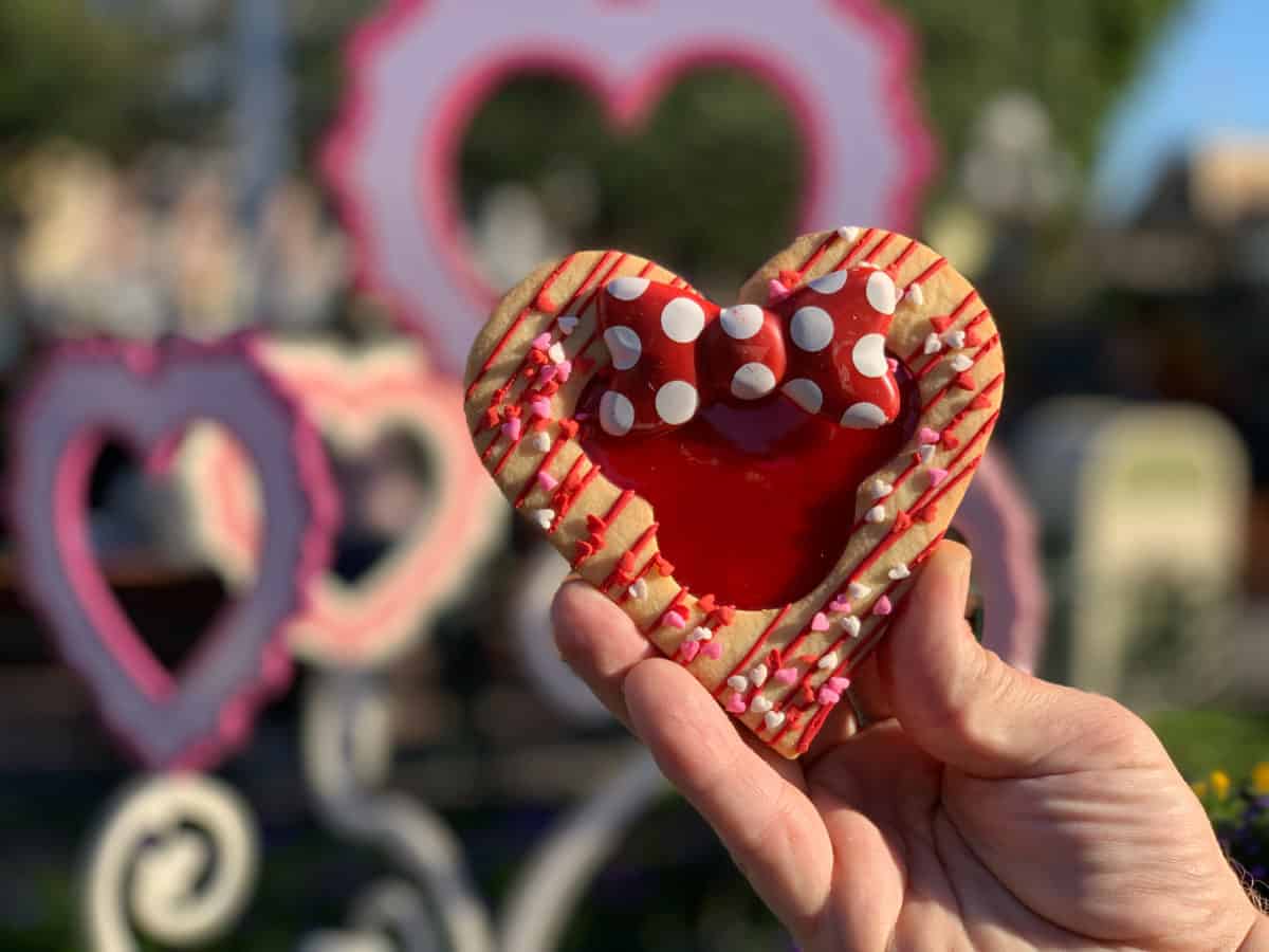 GUIDE Valentine's Month Specialty Foods Disneyland Resort 2019
