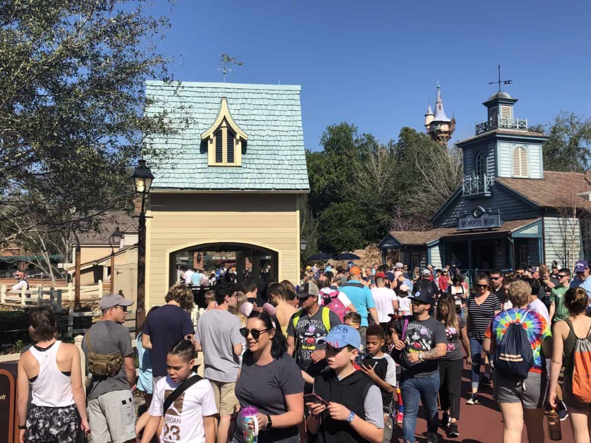 Haunted Mansiom Line