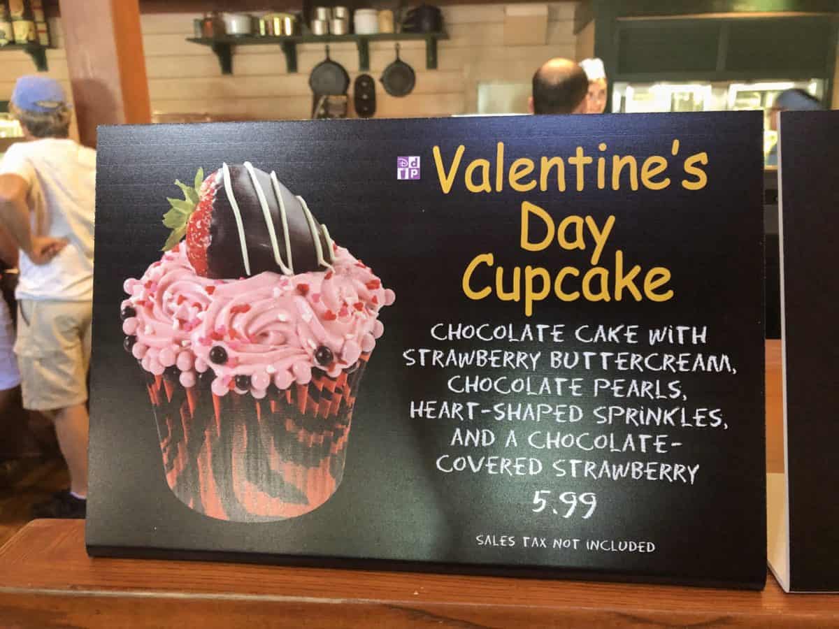 Animal kingdom Valentine&rsquo;s cupcake