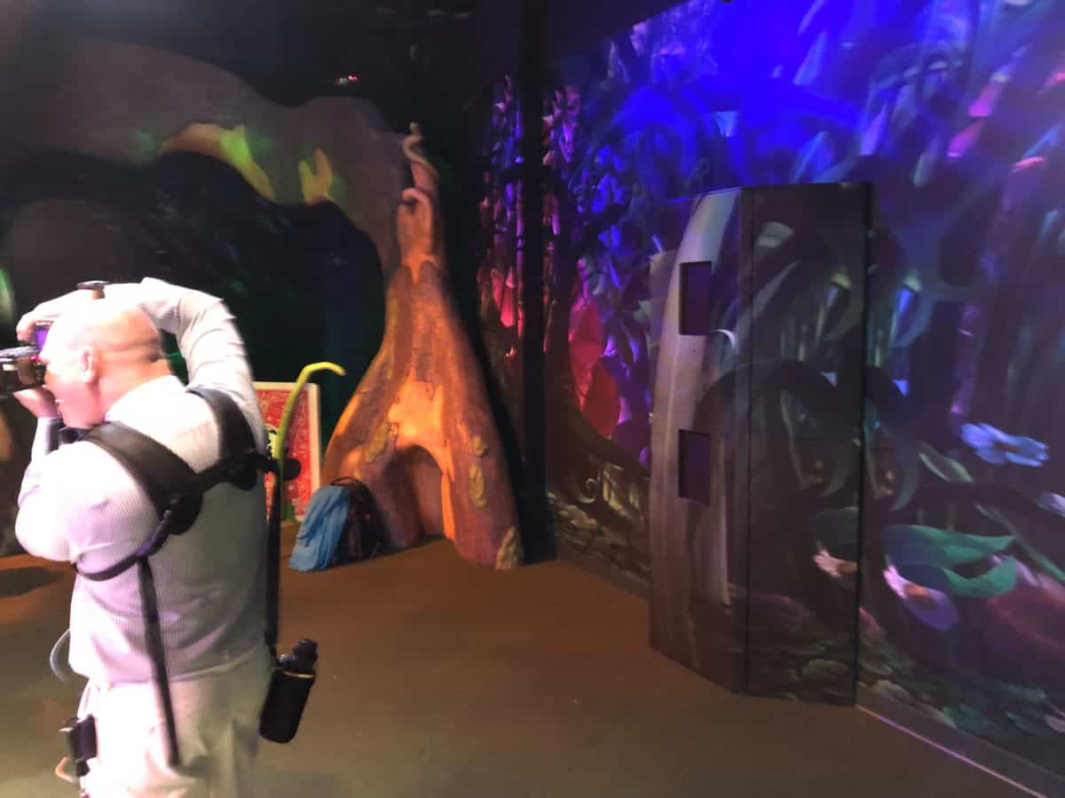 automated photopass box town square theater