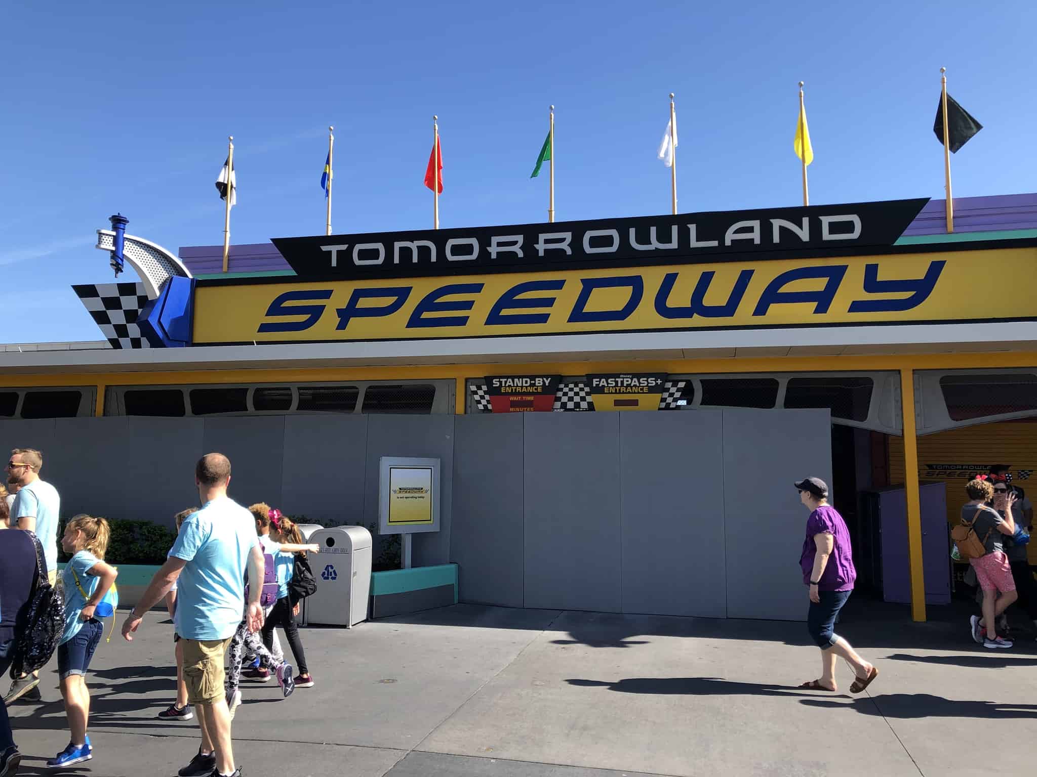 PHOTO REPORT Magic Kingdom 2/7/2019 Mickey Bubble Wand Shamrock Crispy Treat Cosmic Ray's