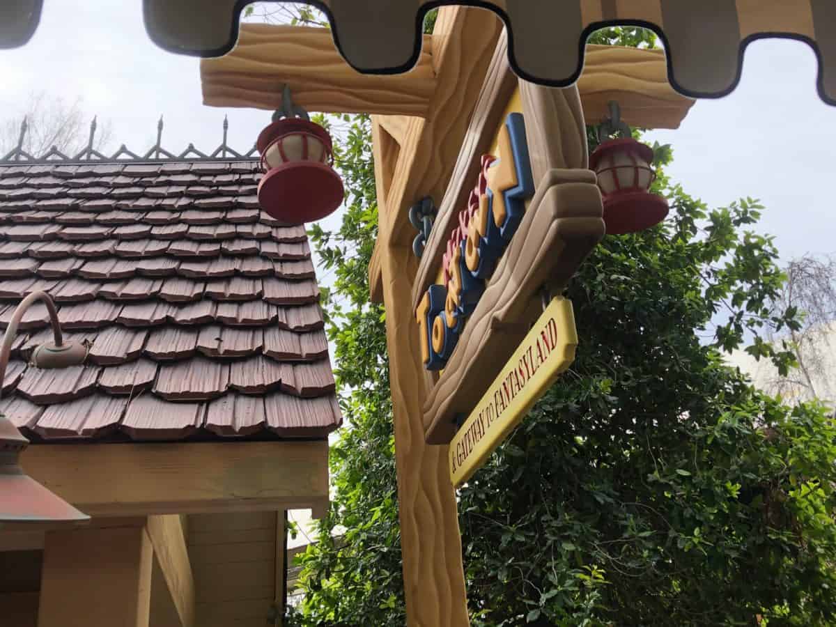 PHOTO REPORT Disneyland Park Steamboat Willie Popcorn Bucket Castle Construction Characters