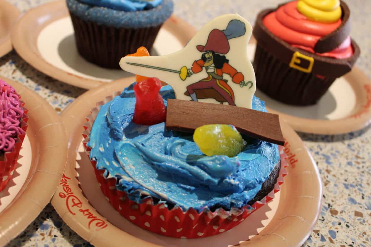 villaintines day contemporary resort treats cupcakes walt disney world valentine's day