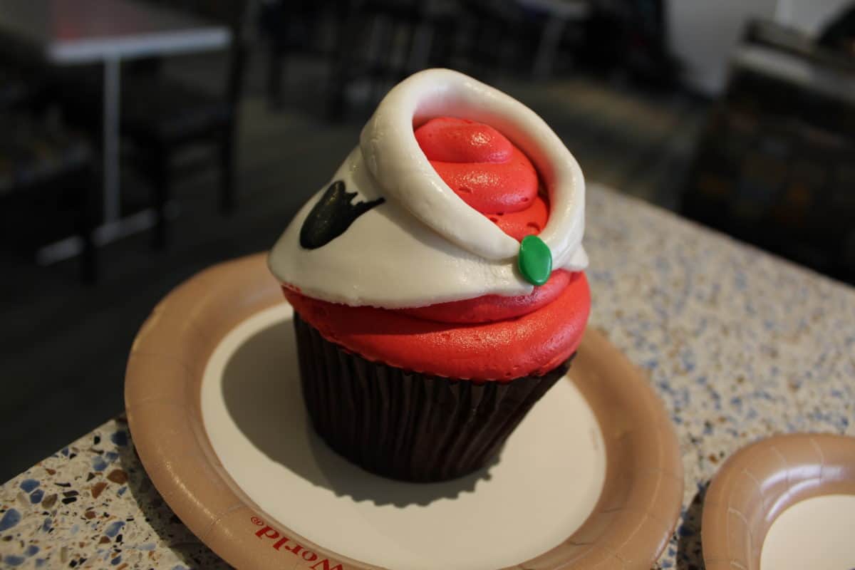 villaintines day contemporary resort treats cupcakes walt disney world valentine's day