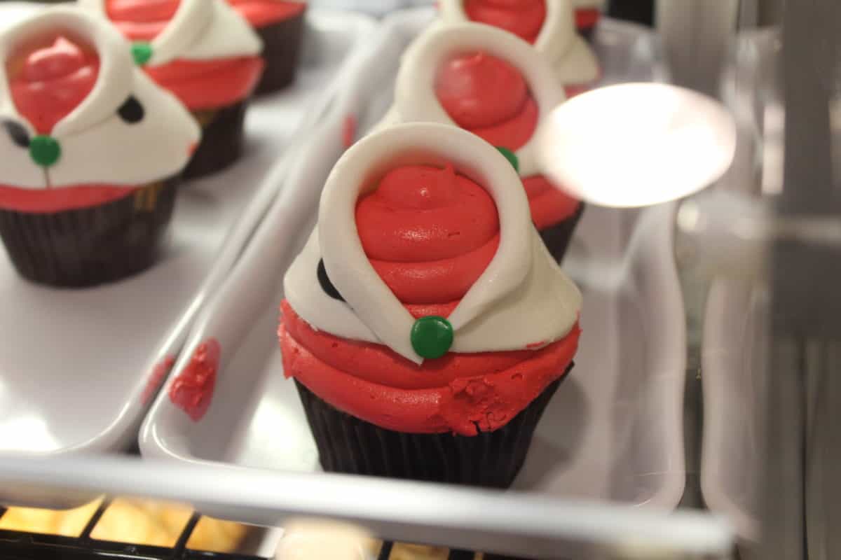 villaintines day contemporary resort treats cupcakes walt disney world valentine's day
