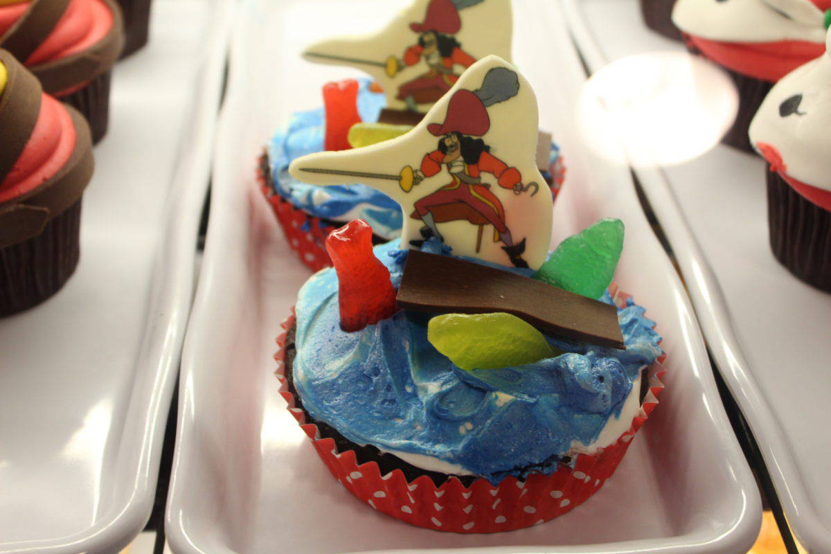 villaintines day contemporary resort treats cupcakes walt disney world valentine's day