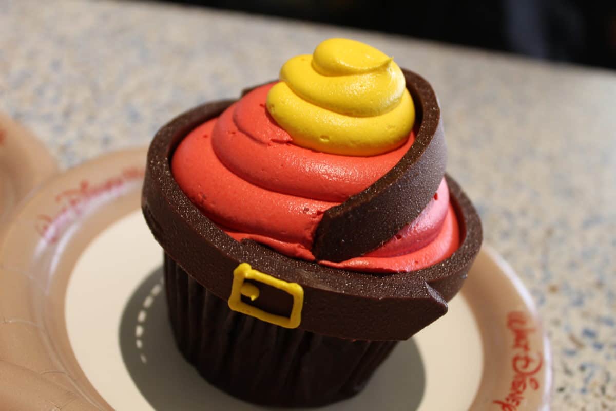 villaintines day contemporary resort treats cupcakes walt disney world valentine's day