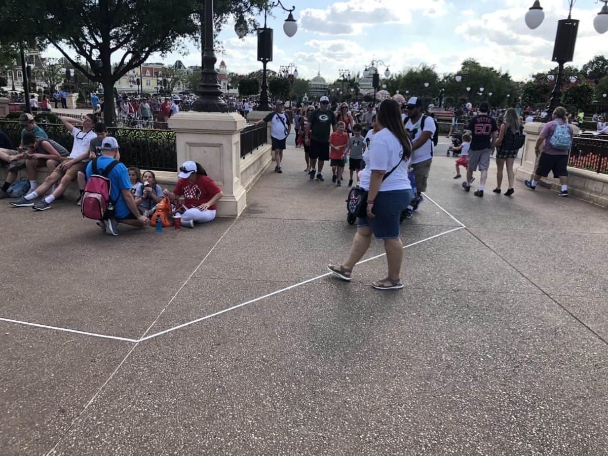 Crowd tape lines