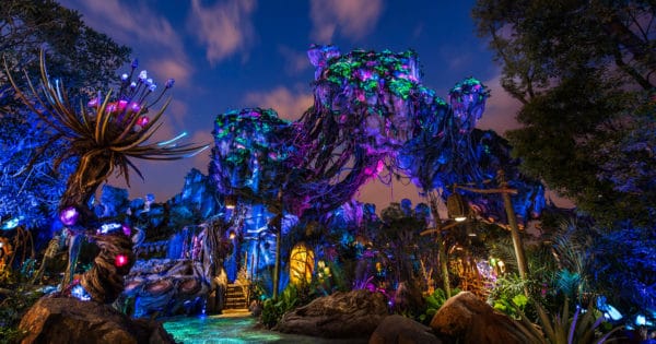 Pandora - The World of Avatar Comes To Life At Night