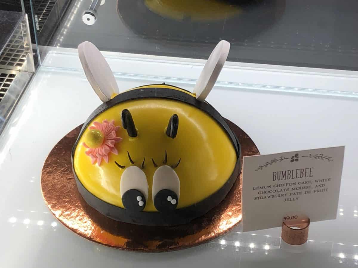 Amorette&rsquo;s bee cake 
