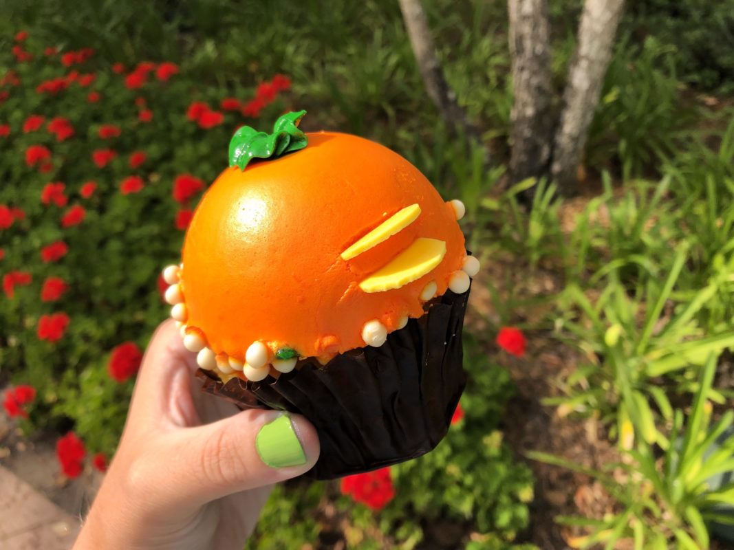 Orange bird cupcake