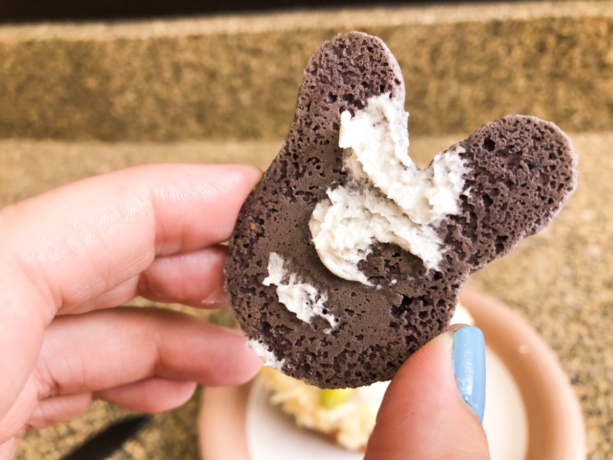 Contempo Cafe Bunny Macaron Cupcake
