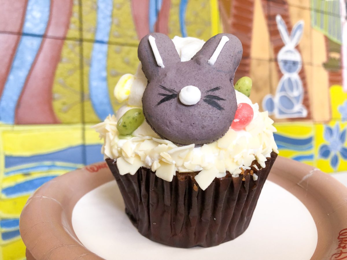 Contempo Cafe Bunny Macaron Cupcake