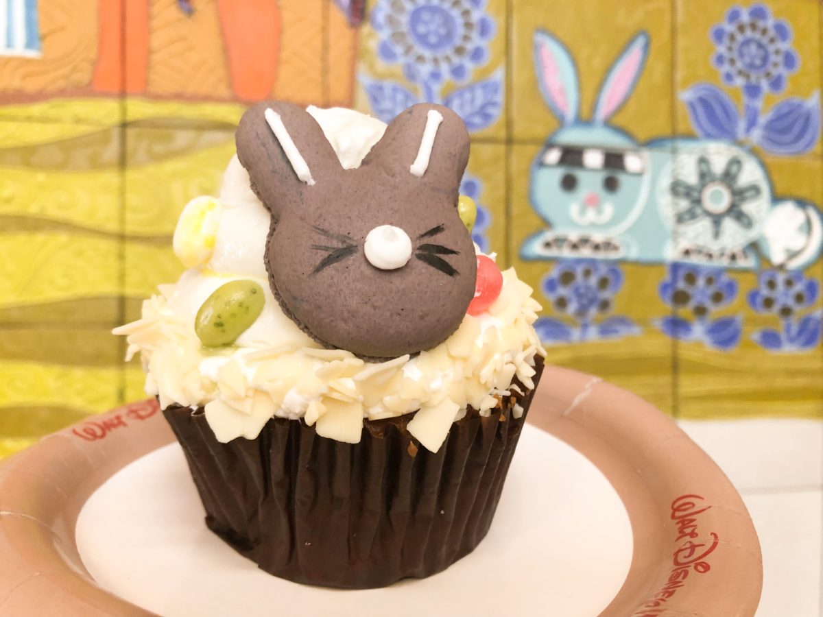 Contempo Cafe Bunny Macaron Cupcake
