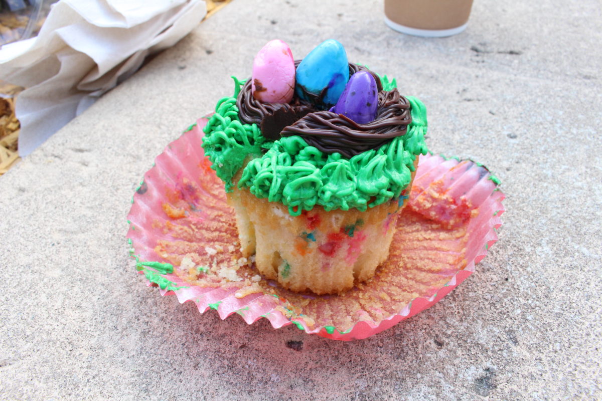 yacht and beach club Easter Cupcake