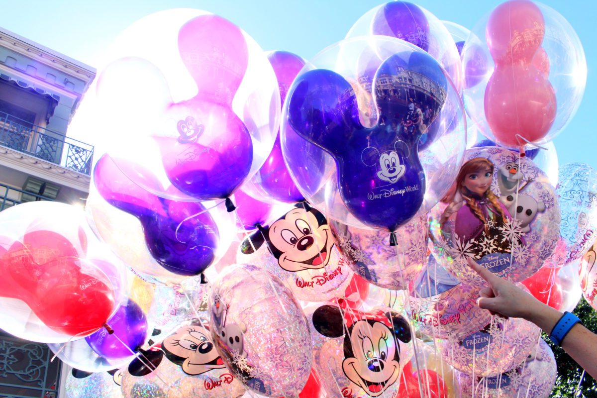 magic kingdom Main Street usa balloons