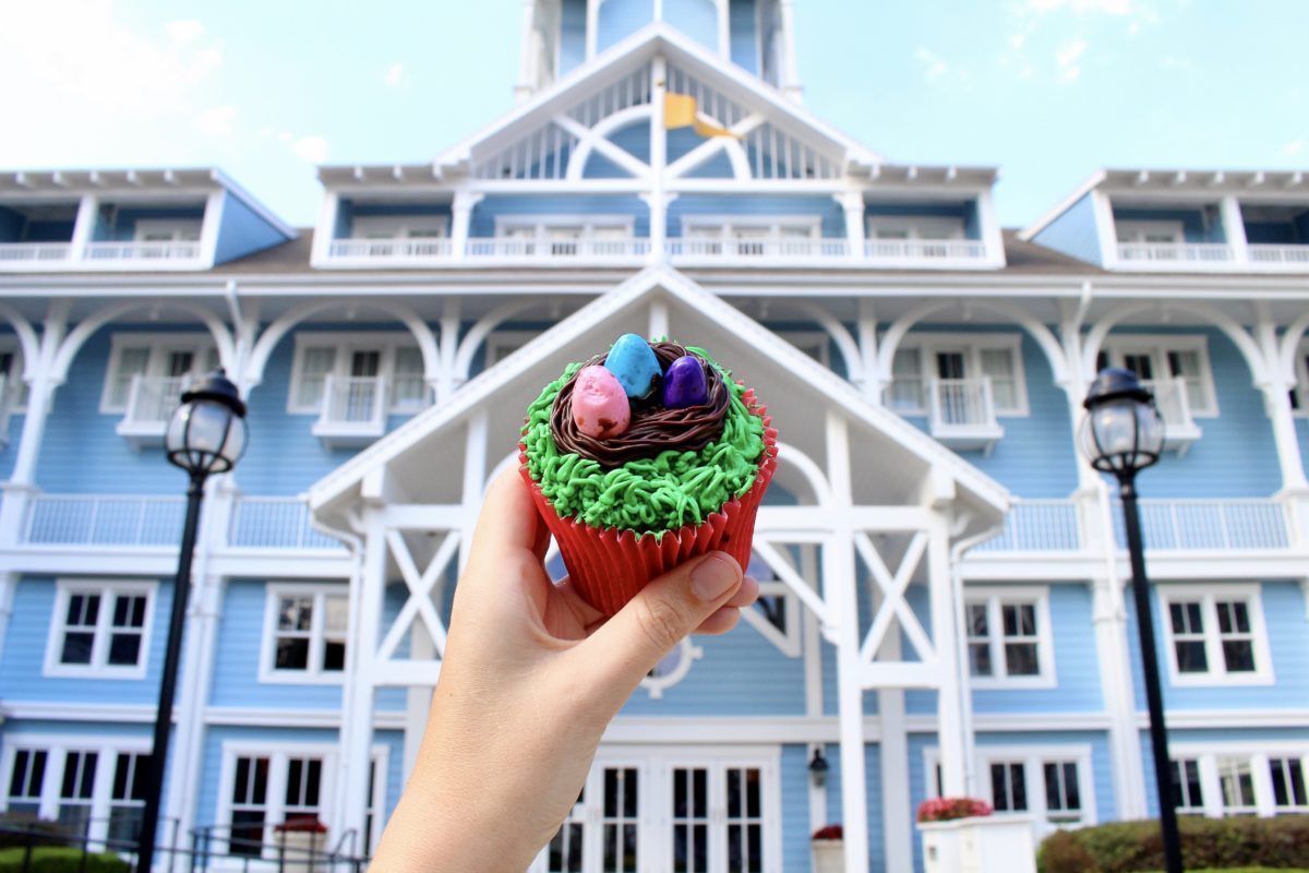 yacht and beach club resort Easter Cupcake