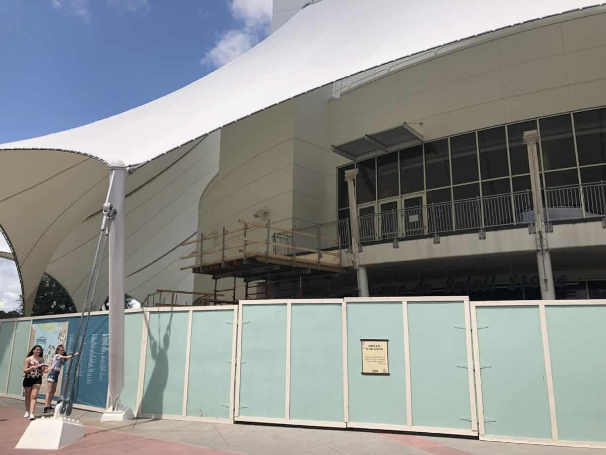 Scaffolding and construction around the Cirque du Soleil building