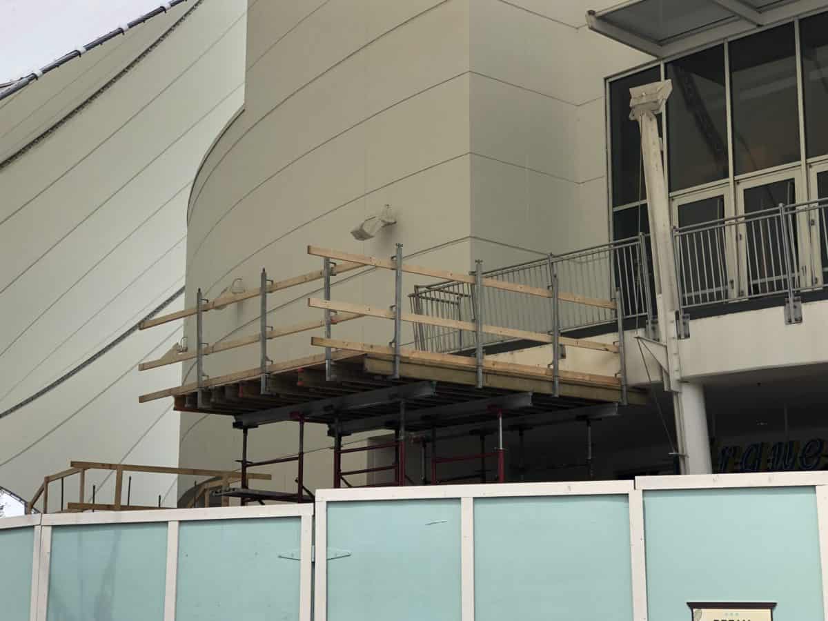 Scaffolding and construction around the Cirque du Soleil building