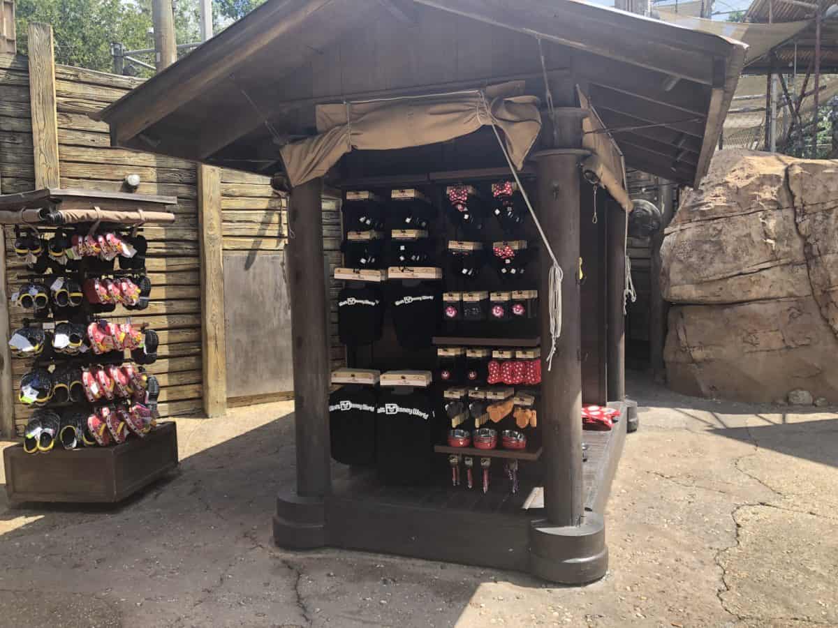 Merchandise kiosk in Dinoland