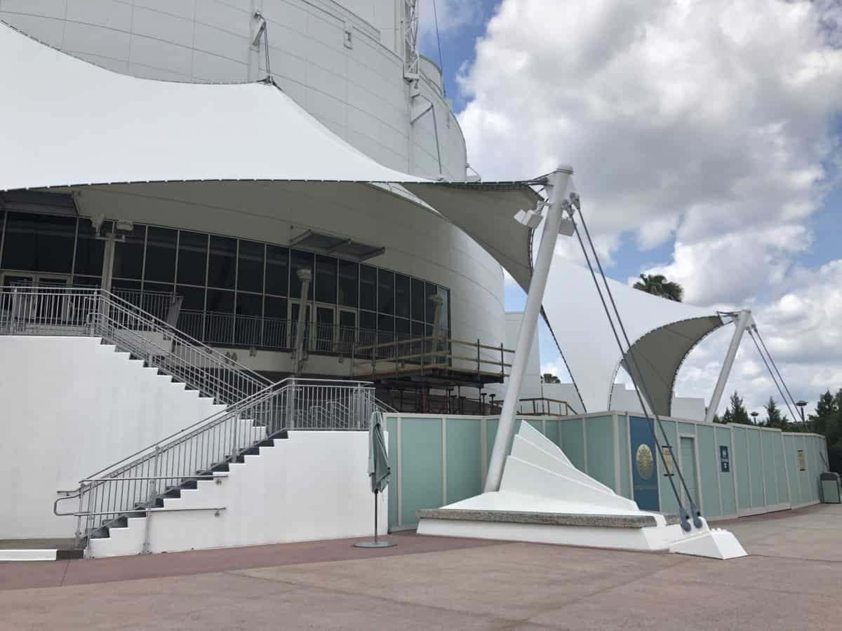 Scaffolding and construction around the Cirque du Soleil building