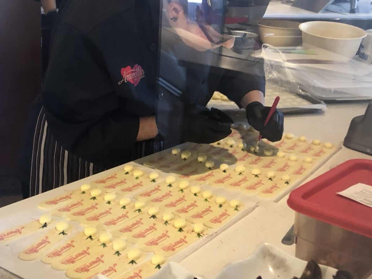 preparing eclair decorations