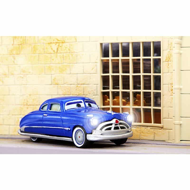 Cars Precision Series Doc Hudson's Ornament Valley Mechanical Clinic Playset