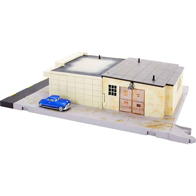 Cars Precision Series Doc Hudson's Ornament Valley Mechanical Clinic Playset