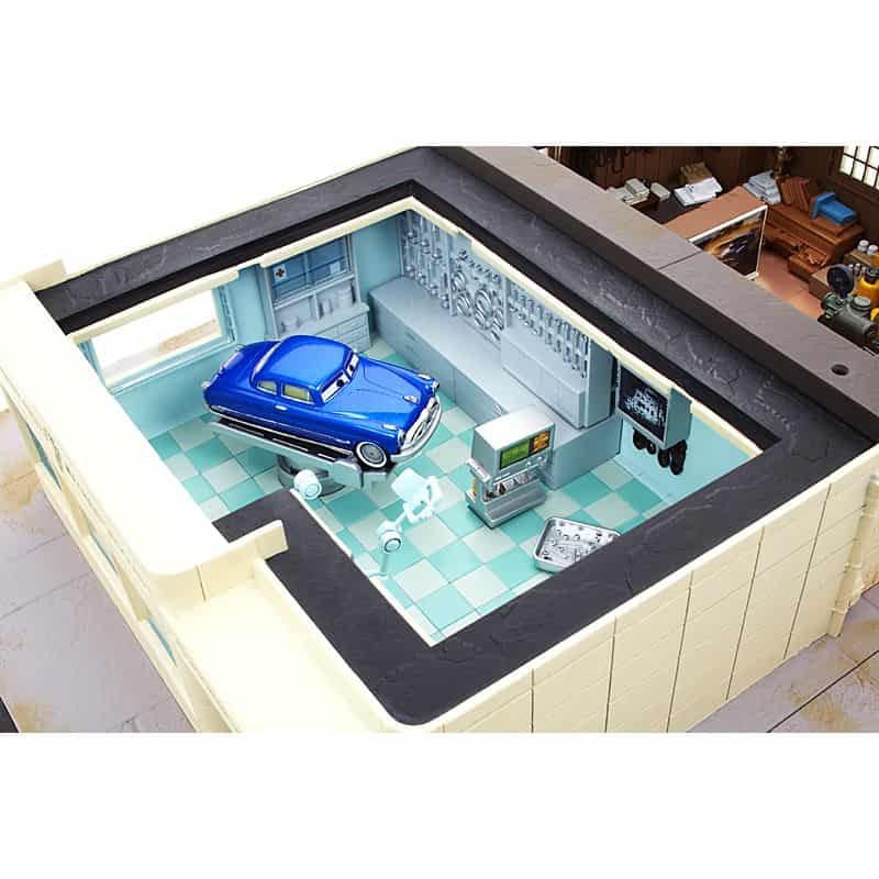 Cars Precision Series Doc Hudson's Ornament Valley Mechanical Clinic Playset