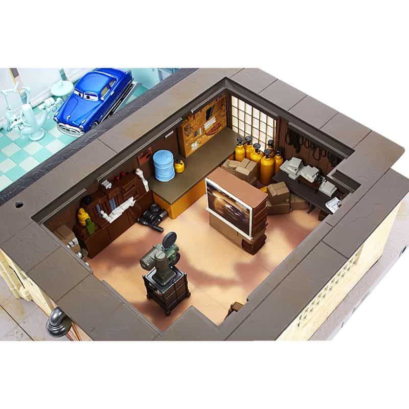 Cars Precision Series Doc Hudson's Ornament Valley Mechanical Clinic Playset