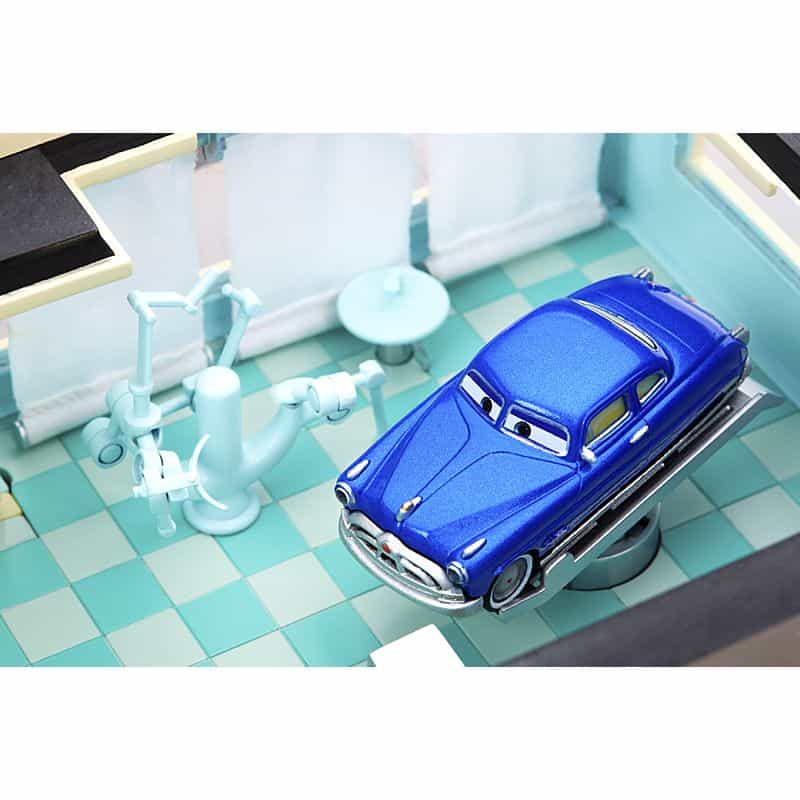 Cars Precision Series Doc Hudson's Ornament Valley Mechanical Clinic Playset