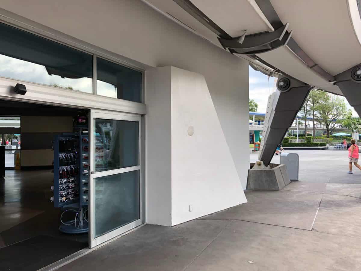 tomorrowland magic kingdom paint update may 15 all white merchant of venus