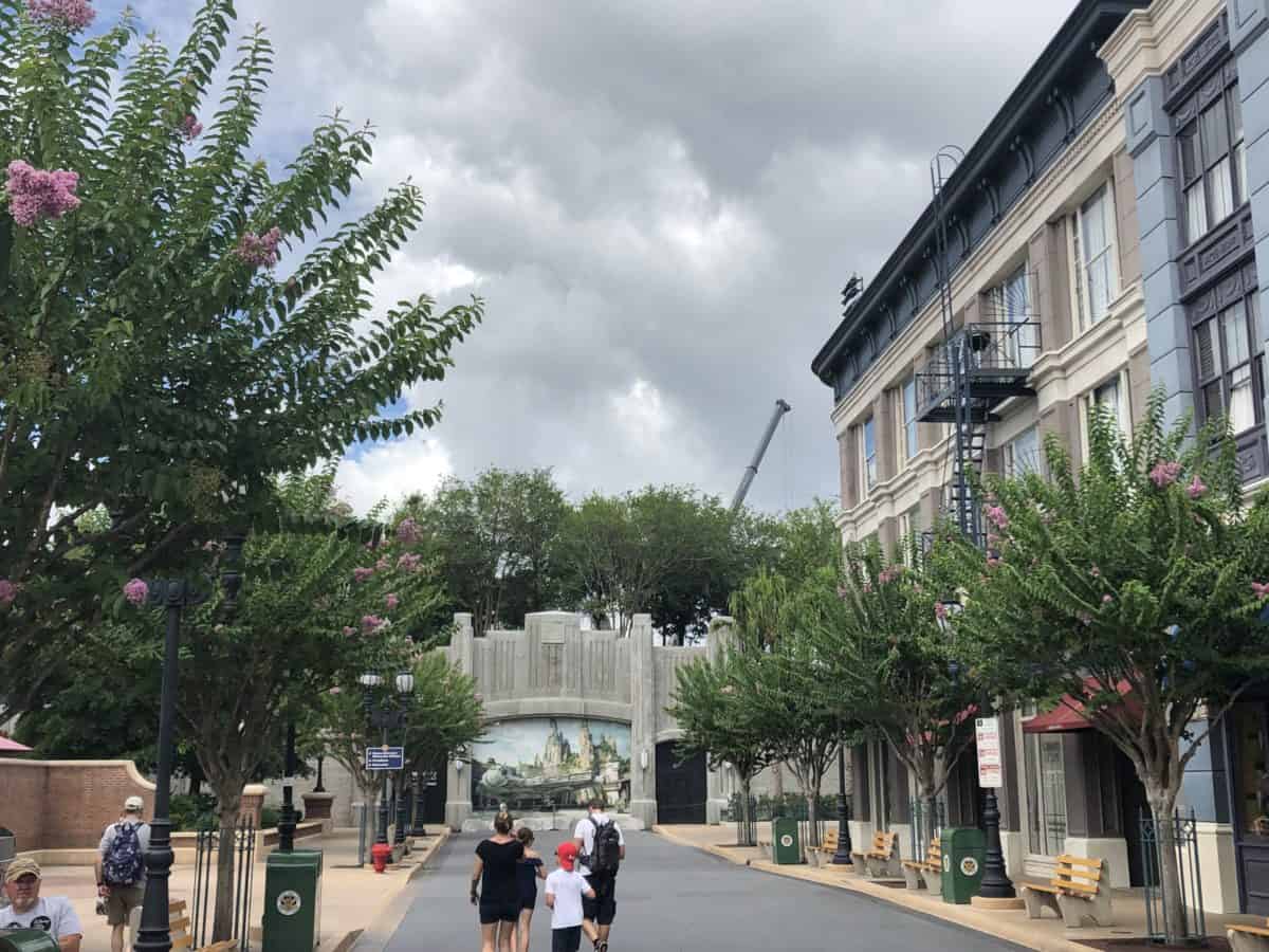 crane pver the wall of Galaxy's edge